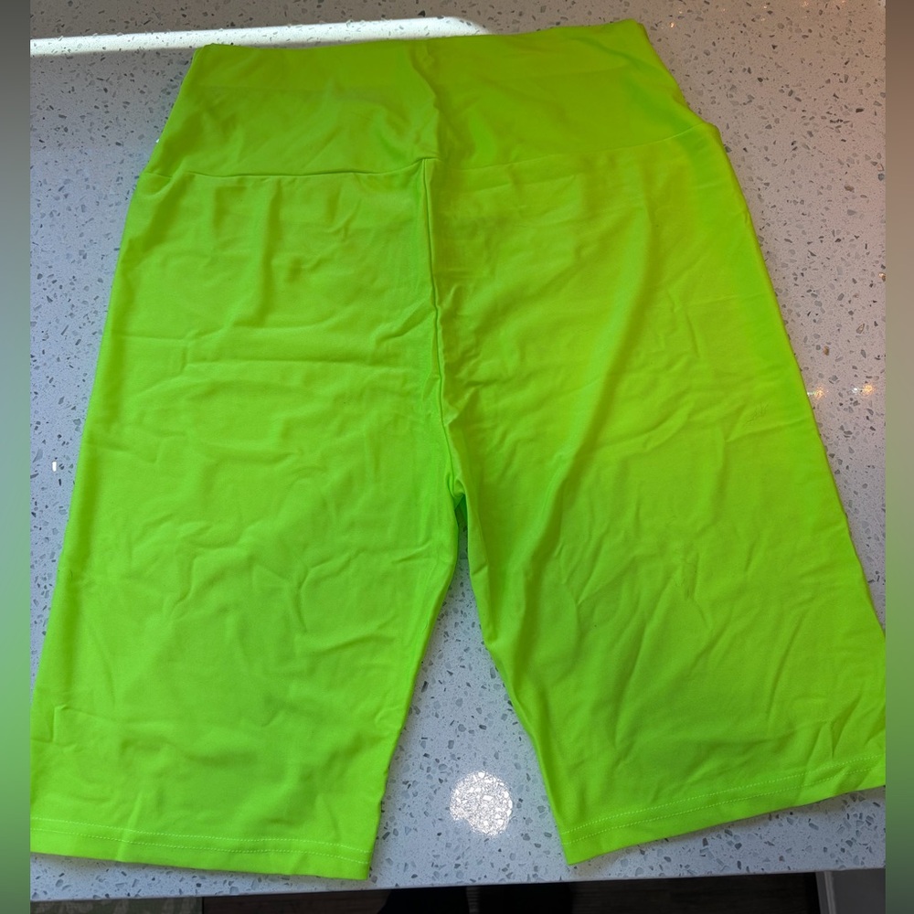 NWOT Neon Green bike shorts, size large